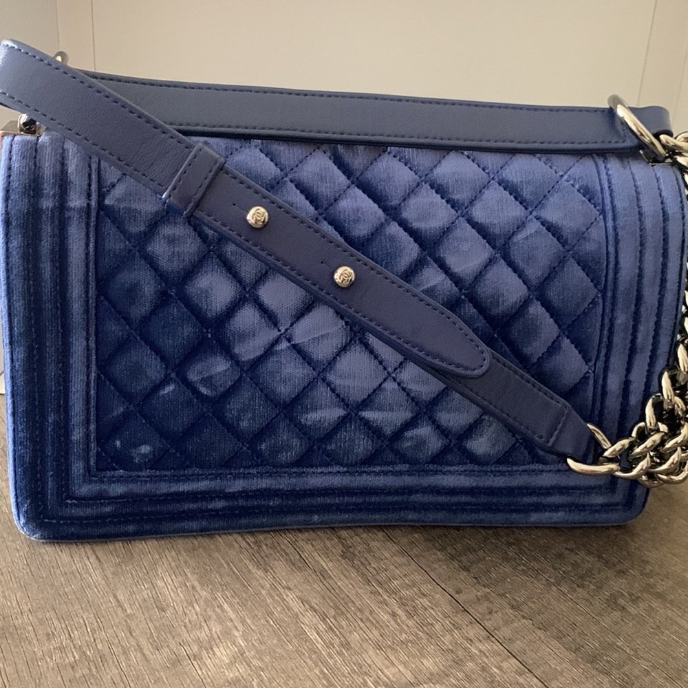 Blue Velvet Chanel medium boy flap - Picture 7 of 12